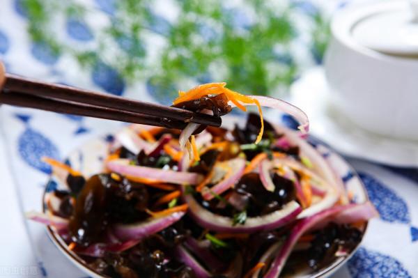 無論是男人還是女人,都會遇到中年這個坎? 無論是男人還是女人,都會遇到中年這個坎?