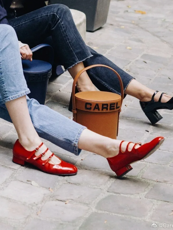 克萊因藍過時了？2021年的4個秋冬流行色，顯白又高階