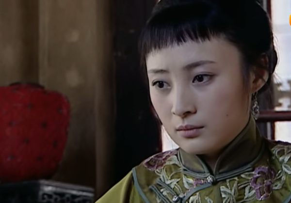 再看《喬家大院》：才發現大奶奶新婚夜服毒自殺，竟是一石二鳥