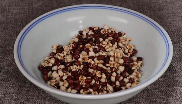 這個季節,紅豆和薏米是絕配,健脾養胃,家人平安度過秋天 這個季節,紅豆和薏米是絕配,健脾養胃,家人平安度過秋天