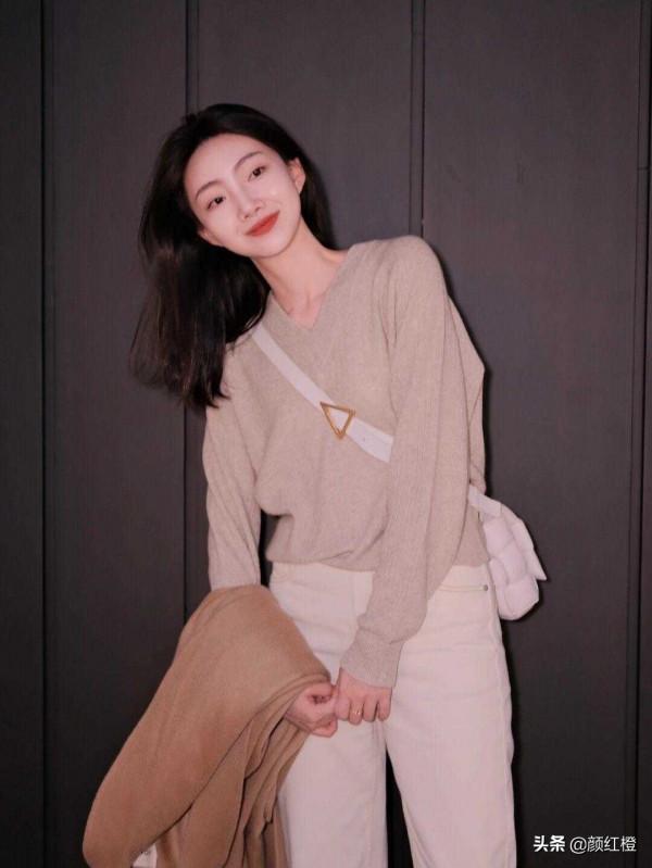 秋冬如何穿出高階感？大衣搭配煙管褲保暖舒適，氣場全開還時髦