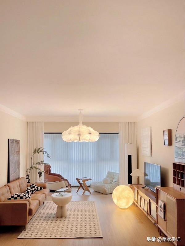 不顧親友反對堅持窮裝,126㎡家只刷漆不弔頂,效果反而溫馨治癒 不顧親友反對堅持窮裝,126㎡家只刷漆不弔頂,效果反而溫馨治癒