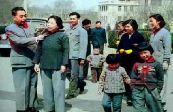 周總理和鄧穎超的老照片：“唯有你，我希望有來生”