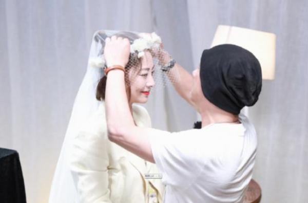 追光吧開播：扒8位感情專一的哥哥們，8位嫂子齊亮相，顏值差距大