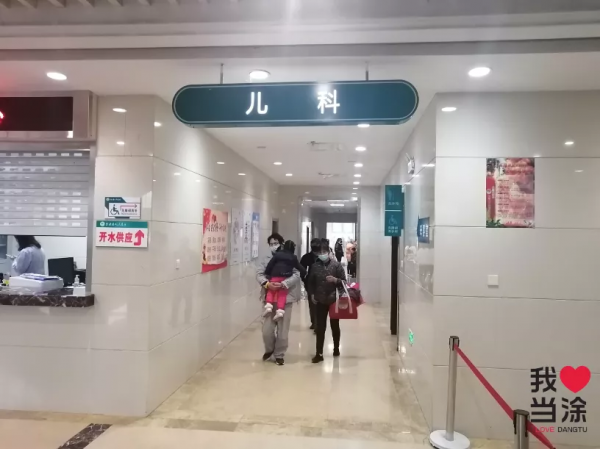 人均排隊3小時！當塗人民醫院兒科爆滿，家長、醫生忙到起飛