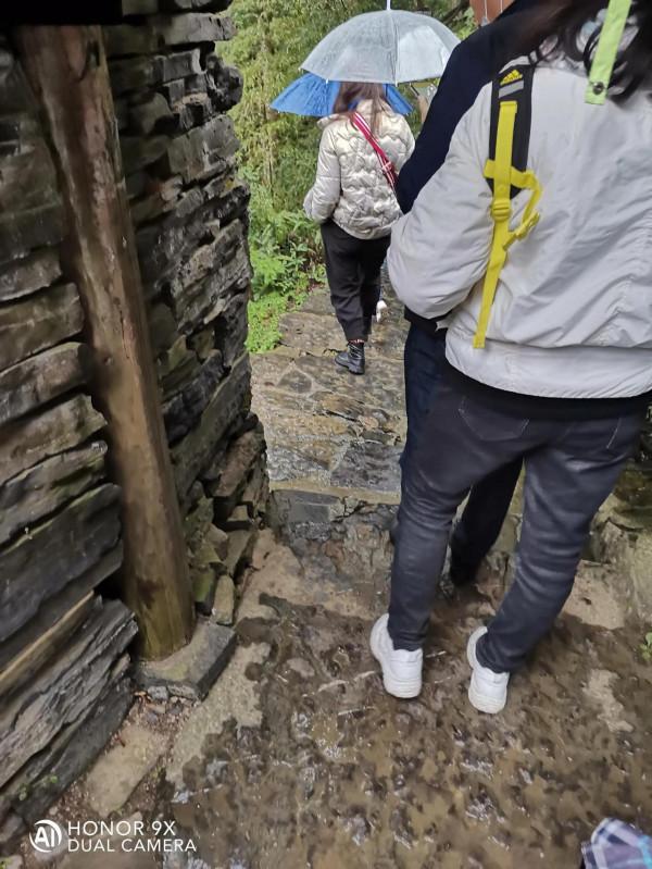 苗寨景區旅遊,看上價值2500元的銀碗值得買嗎?有沒有收藏價值? 苗寨景區旅遊,看上價值2500元的銀碗值得買嗎?有沒有收藏價值?