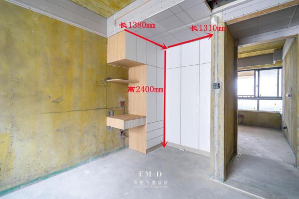 臥室小點也沒關係，鑿壁“借面積”，不是照樣有了2.4㎡衣帽間？