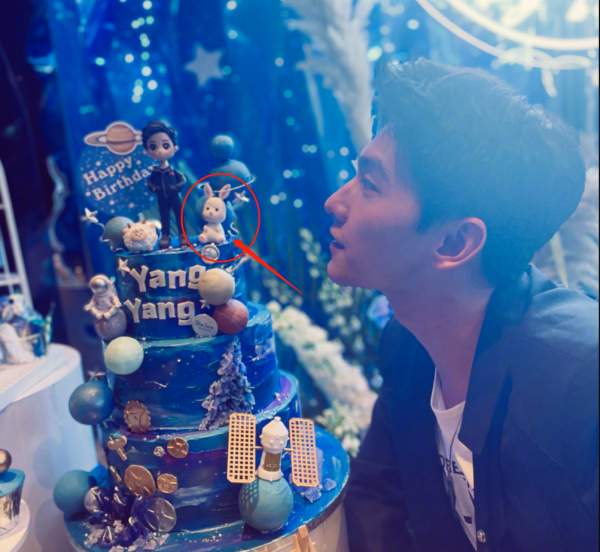 從李沁到趙露思，楊洋的5段戀情緋聞，個個都很有“故事”