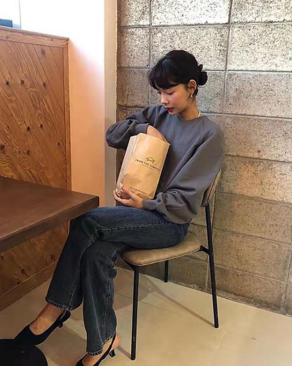 冬季別總披頭散髮，試著扎個韓系低馬尾，配上精緻穿搭特顯氣質