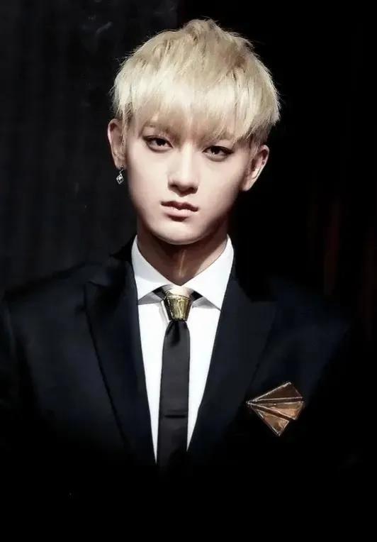 頂級男神黃子韜，帥成漫畫裡的人物