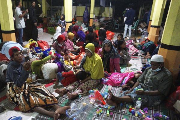 印尼塞梅魯火山噴發已致多人死亡 總統下令向災區提供援助