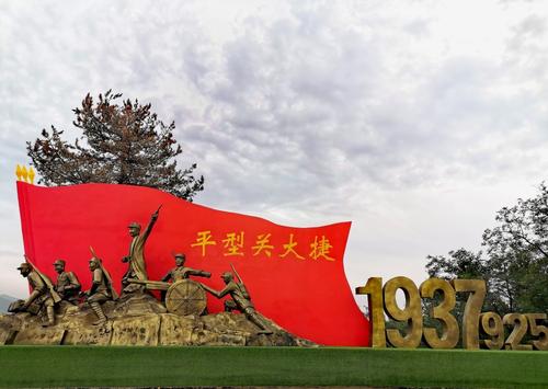 朱德位列元帥之首，可軍銜命令狀卻不是001號，001號究竟給了誰？