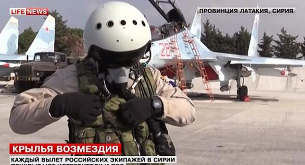 美俄飛行員都標配自動步槍，中國飛行員只配手槍，自衛是否夠用？