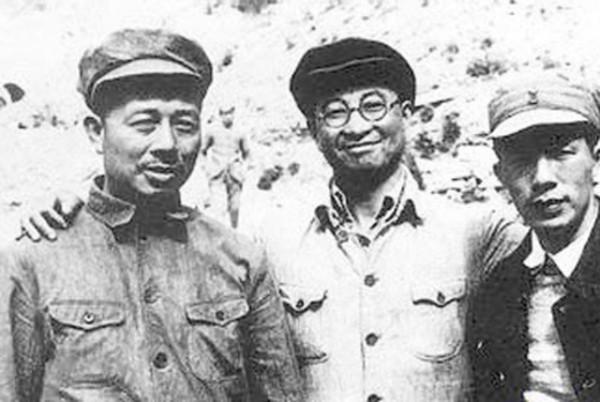 攻打黃維兵團，眾多將領紛紛請戰，陳賡託私人關係，劉鄧相視一笑