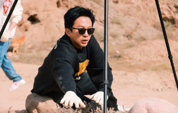 鄧超被五哈節目組整慘,不是抓雞就是攆豬,稱再也不錄這樣的節目 鄧超被五哈節目組整慘,不是抓雞就是攆豬,稱再也不錄這樣的節目