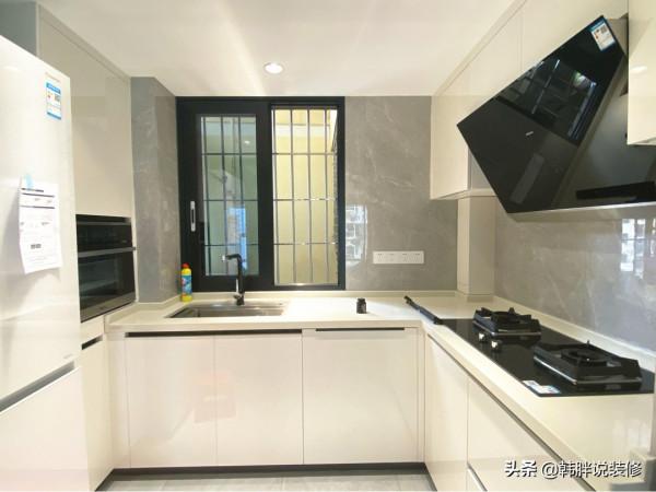 130㎡新房硬裝剛結束，還沒傢俱和軟裝，進門就是客廳真少見