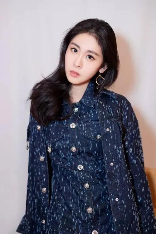 張碧晨好美，沒有婚禮的她，突然有娃了，覺得她太不值了