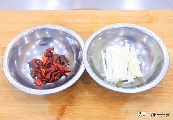 黃瓜不只有涼拌,廚師長教你做熗拌黃瓜,脆嫩爽口,香辣開胃 黃瓜不只有涼拌,廚師長教你做熗拌黃瓜,脆嫩爽口,香辣開胃