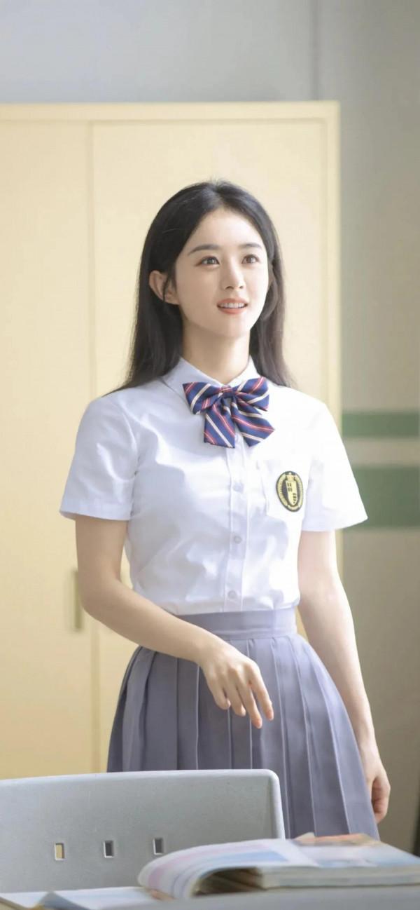 趙麗穎甜美全面屏桌布