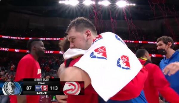 特雷-楊和東契奇賽後擁抱致意