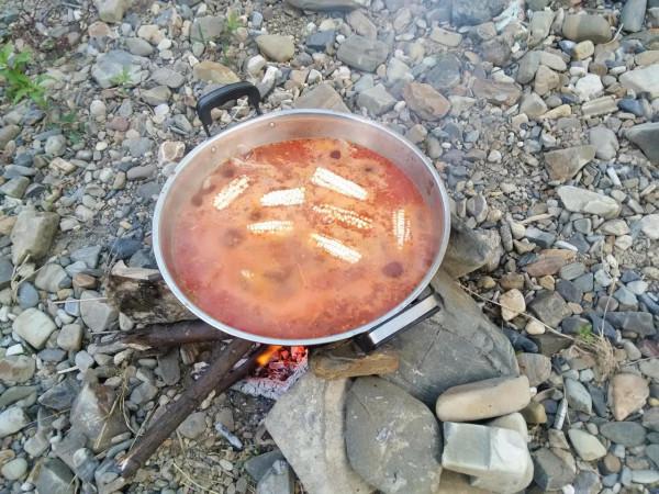 野釣露營，青山綠水