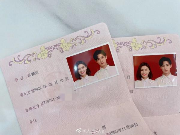 《奇葩說》大王宣佈結婚，鮮肉老公顏值高，夫妻合照年齡差距明顯