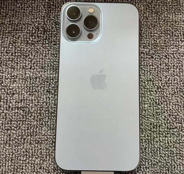 粉絲6800入手美版iPhone13ProMax，缺點很多，但非常值