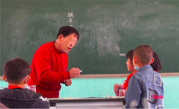 中國故事｜鄉村校長李中華：用一支嗩吶，托起一所村小