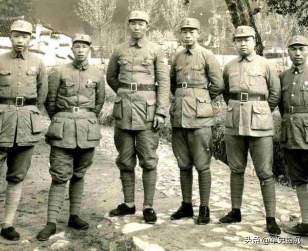 項英拒不向北發展，毛主席多封電報催促無效，最後連發11個問號