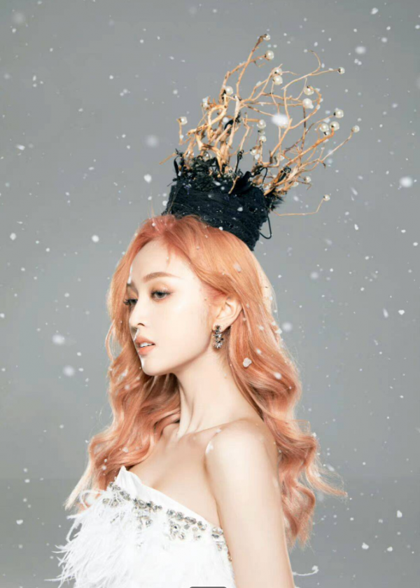 “冰雪限定”吳宣儀來啦，清冷氣質超讚