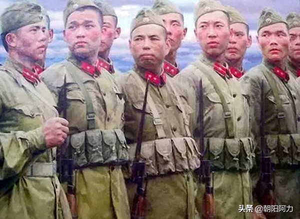 船形帽是我軍爭議最大、壽命最短的一款軍帽，這是為何？