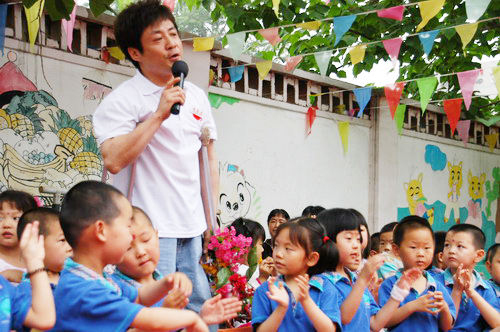 著名歌手李琛：撮合離異父母復婚失敗，帶淚的孝心讓人動容