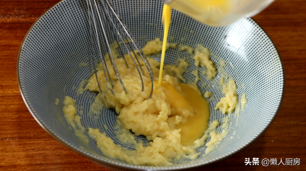 這是毛毛蟲麵包一次醒發的做法,大人小孩搶著吃,學會可以出攤了 這是毛毛蟲麵包一次醒發的做法,大人小孩搶著吃,學會可以出攤了