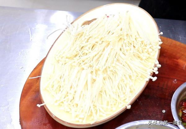 蒸魚千萬別隻放鹽和料酒,廚師長教你正確做法,鮮嫩多汁又香辣 蒸魚千萬別隻放鹽和料酒,廚師長教你正確做法,鮮嫩多汁又香辣