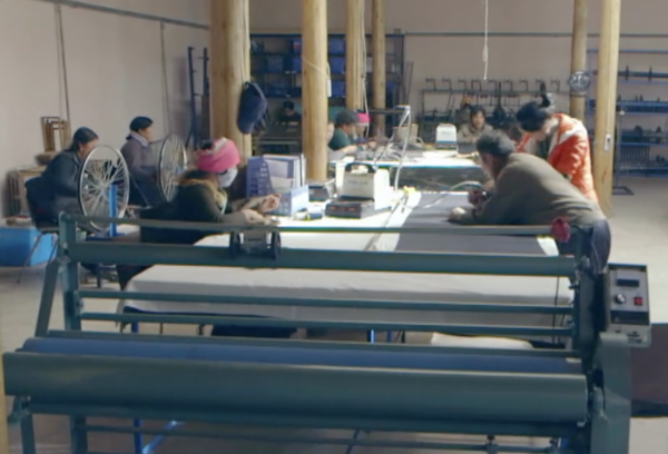 美國女孩嫁甘肅農村小夥,生兩個孩子,做圍巾一條賣1萬元,憑啥 美國女孩嫁甘肅農村小夥,生兩個孩子,做圍巾一條賣1萬元,憑啥