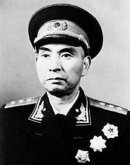 79年楊勇奉命來鄧小平住處，鄧：南疆形勢不安寧，請你到前面看看