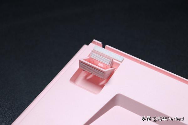 HELLO GANSS HS108T 三模熱插拔機械鍵盤開箱評測 HELLO GANSS HS108T 三模熱插拔機械鍵盤開箱評測