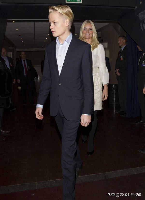 被國民寵大的平民“王子”，挪威未來女王的哥哥卻過著擰巴的人生
