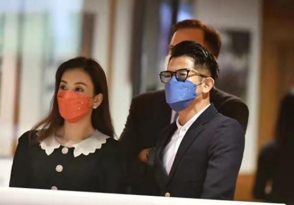 郭富城夫婦合體亮相，方媛淑女風打扮越來越有闊太樣，眼神太有愛