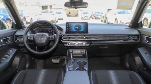 福克斯換四缸機，價格不變動力勉強能戰思域，但配置呢？