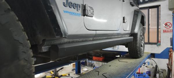 混動牧馬人4XE升級副油箱+電動踏板