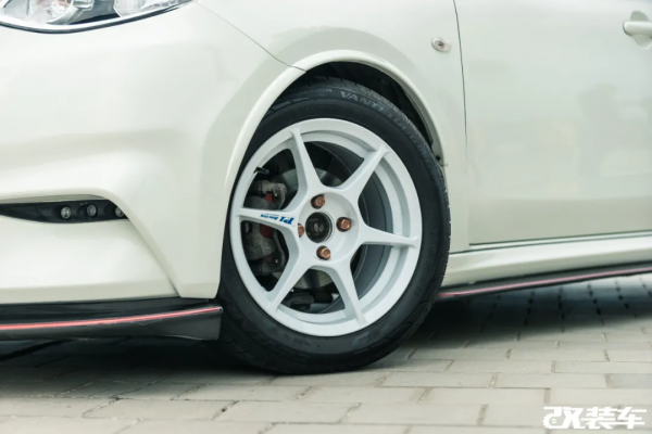 全國僅此一輛戰神GT-R的小表弟，沒想到nismo還有買菜功能