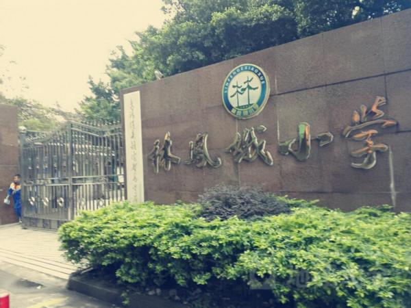 賭王何鴻燊眼中的紅人,帶著九個孩子獨闖澳門,致力於慈善事業 賭王何鴻燊眼中的紅人,帶著九個孩子獨闖澳門,致力於慈善事業