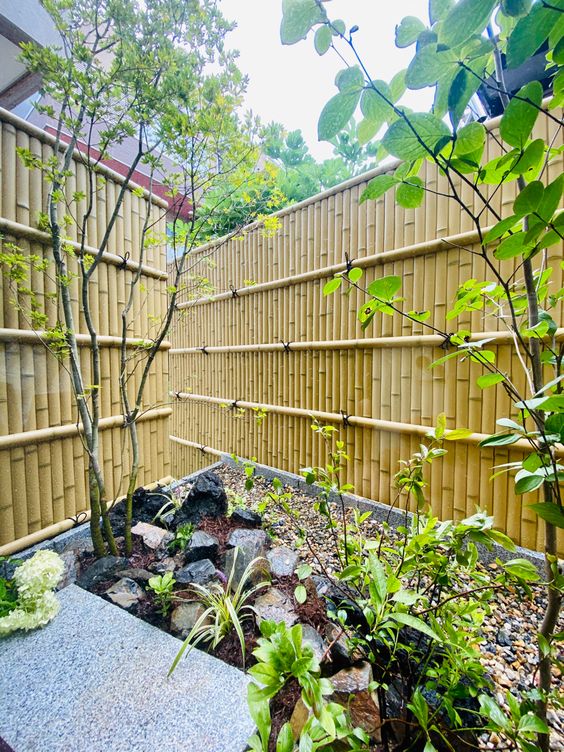 竹籬院牆，打造清新自然庭院的最佳選擇