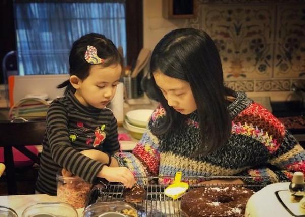 多妹過8歲生日,孫莉曬出女兒的照片,多多這一行為太暖了 多妹過8歲生日,孫莉曬出女兒的照片,多多這一行為太暖了