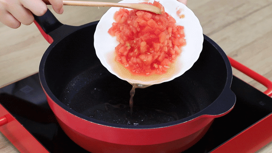 餃子皮也能做麵條，酸甜可口，補鐵補VC