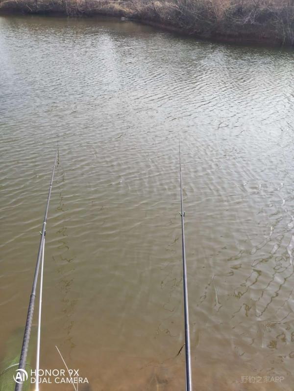 迎風浮漂飛，戰歌凱旋歸