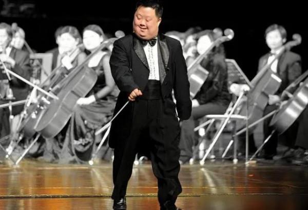 一場長達24年的謊言，“天才指揮家”舟舟是如何走上神壇的？