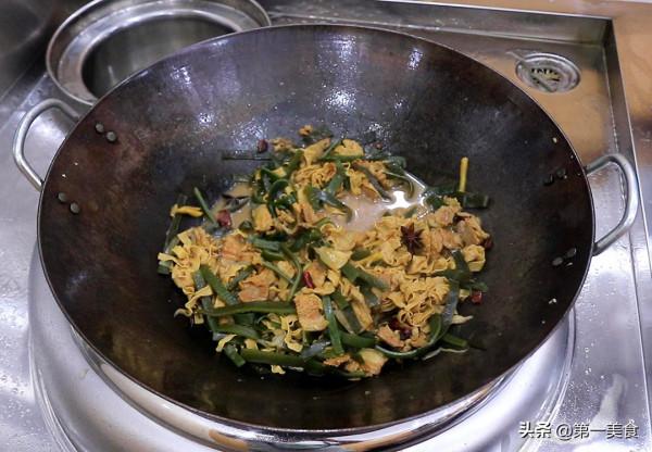 五花肉和海帶一起燉居然這麼好吃,鮮香入味,脆嫩可口,簡單易學 五花肉和海帶一起燉居然這麼好吃,鮮香入味,脆嫩可口,簡單易學