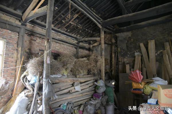 河南大叔供銷社裡賣貨55年，一擔兩筐走遍全鄉，商店模樣70年沒改